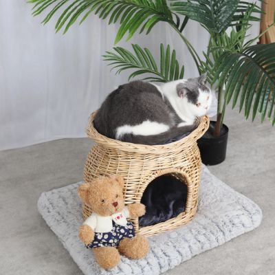 angle panier en osier pour chat deux niveaux beige avec chat