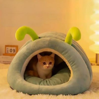 cabane pour chat design chenille vert chaton