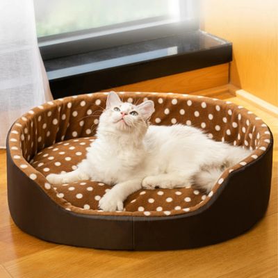 chat dans panier chat en tissu marron