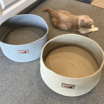 chaton panier grattoir corde coton beige et gris vide