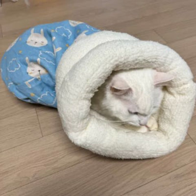 lit-pour-chat-sac-de-couchage-bleu