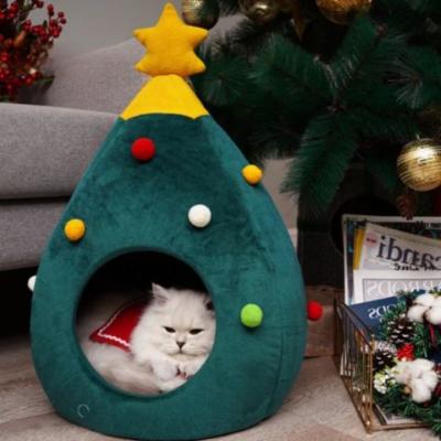 niche-à-chat-sapin-de-noel-moelleux