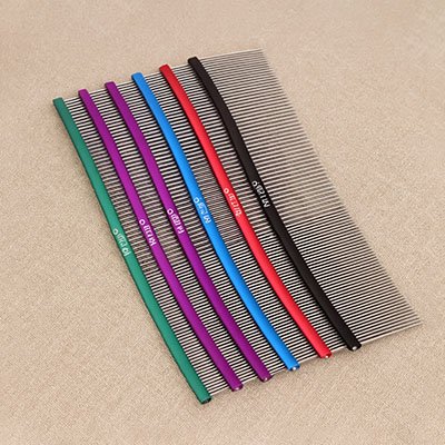 peigne pour chat couleur attrayante plusieurs couleurs