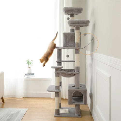 arbre à chat gris multi niveaux chat sautant salon