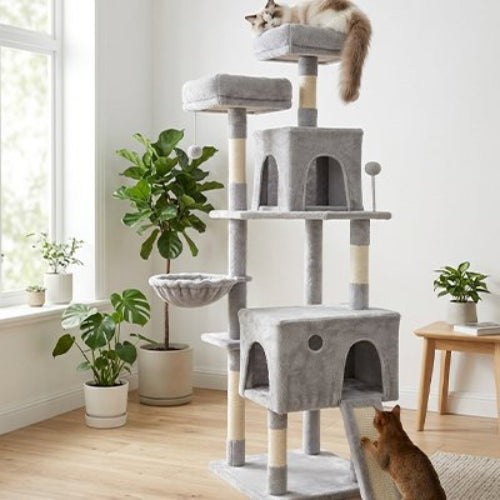 arbre a chats gris clair rampe integree chats salon
