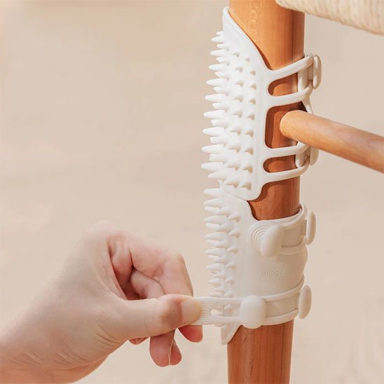 brosse à chat fixation modulaire blanc chaise