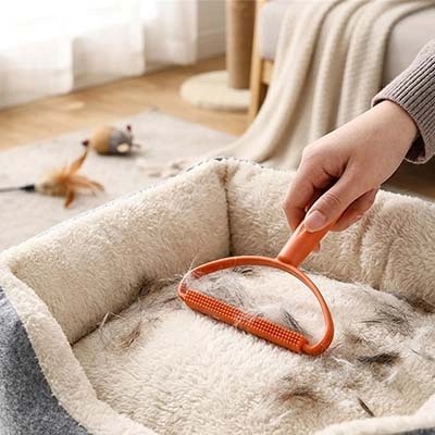 brosse anti poil orange design demi lune panier