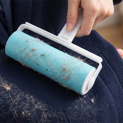 brosse anti poils reutilisable bleu vetement