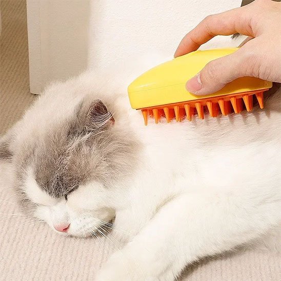 brosse poil chat​ 2 en 1 jaune chat detendu