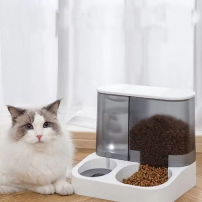 chat avec distributeur de croquettes pour chat design epure
