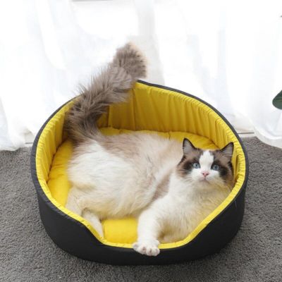 chat dans panier chat impermeable noir et jaune