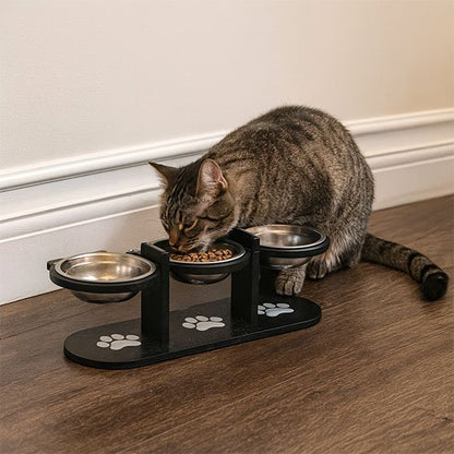 chat mangeant dans gamelle chat surelevee design felin triple bols inox dans salon