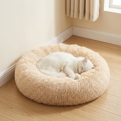 coussin pour chat enveloppant beige chat dormant