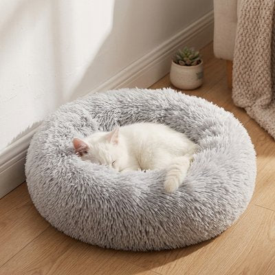 coussin pour chat enveloppant gris chat dormant