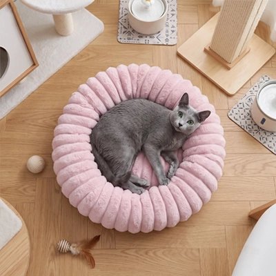 coussin pour chat rebord matelasse mauve chat allonge