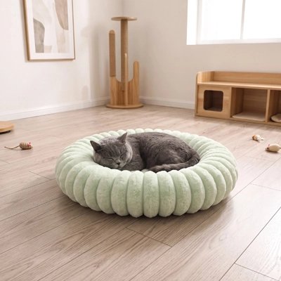 coussin pour chat rebord matelasse vert chat dormant salon
