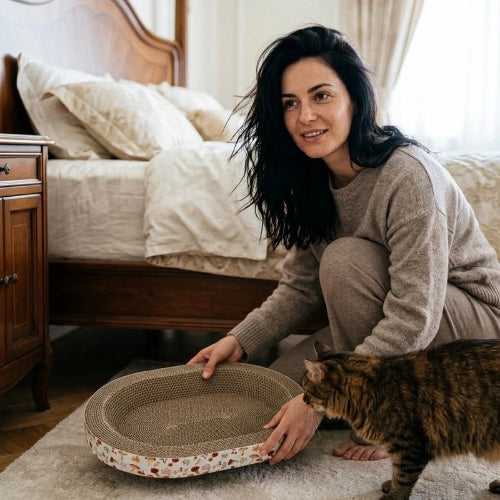 griffoir chat blanc forme ovale ergonomique maitresse chat chambre