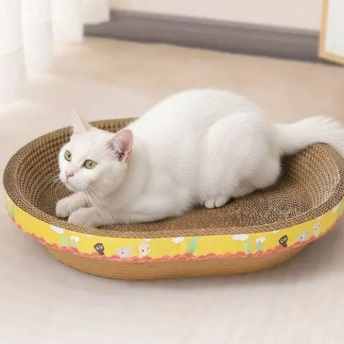 griffoir en carton pour chat forme ovale avec chat