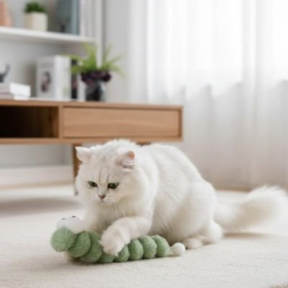 jouet pour chat chenille verte chat jouant