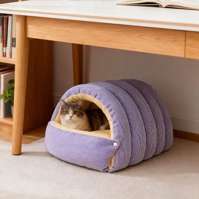 lit pour chat forme arquee violet chat allonge salon