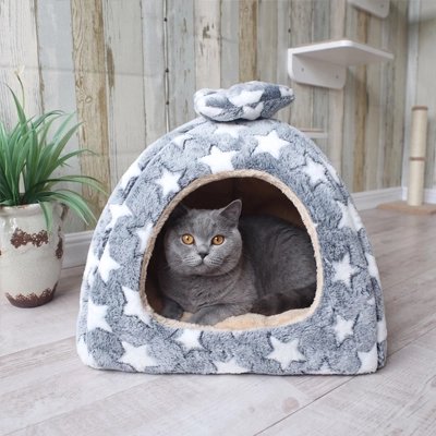 maison pour chat forme igloo etoiles chat allonge