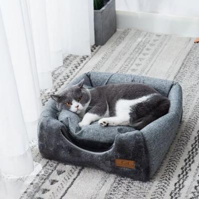 niche-à-chat-taniere-triangulaire-moelleux
