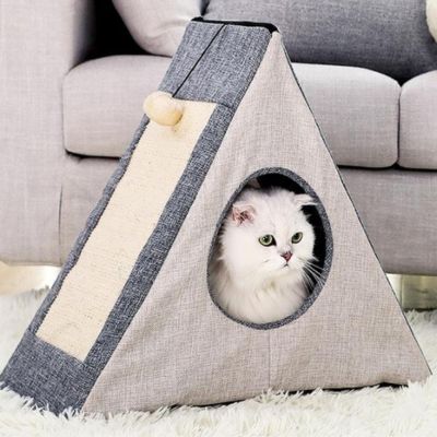 niche pour chat triangulaire avec grattoir chat dedans