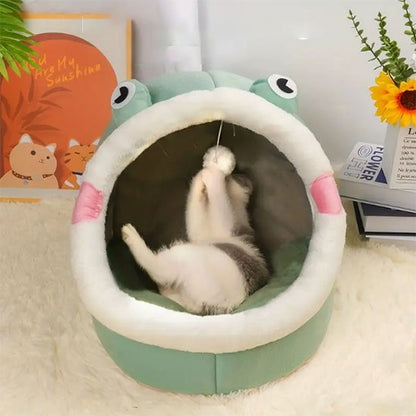 niche pour chat yeux de grenouille vert chat jouant
