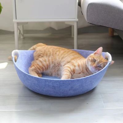 panier a chat tissu feutre bleu avec chat