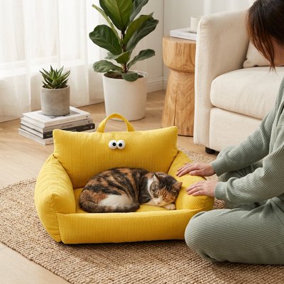 panier chat design ludique jaune chat dormant maitresse canape
