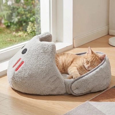 panier chat pantoufle souris chat dormant