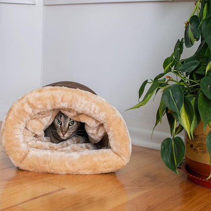panier chat sac de couchage marron chat allonge