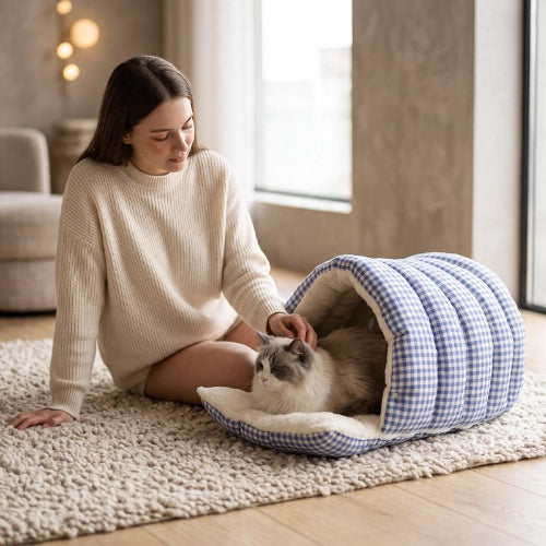 panier chat vichy bleu maitresse chat allonge
