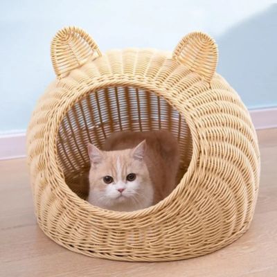 panier en osier pour chat semi recouvert couleur beige avec chat dedans