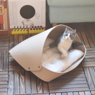 panier original chat en feutre de laine beige avec chaton