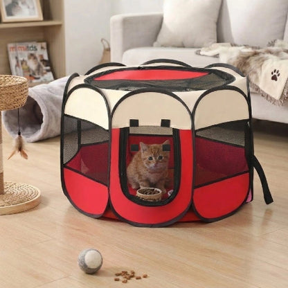 parc à chat rouge avec chat salon