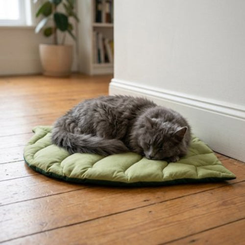 tapis chat design feuille verte chat dormant couloir